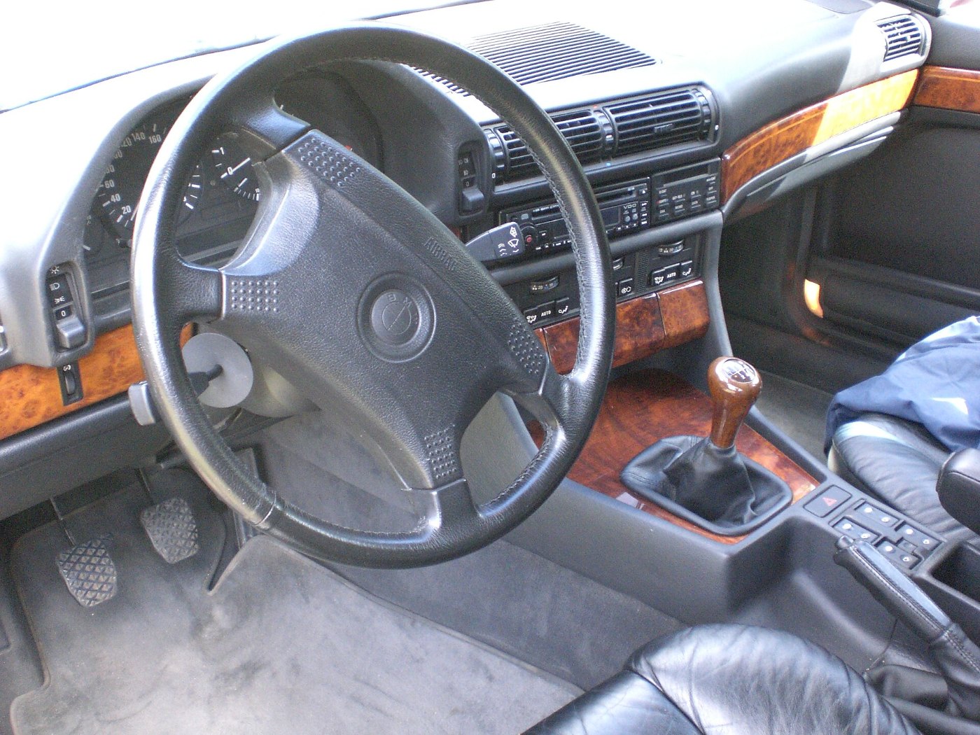 Cockpit eines BMW 7er E32
