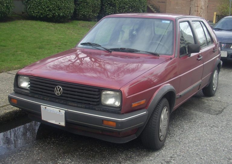 VW Golf II mit kleinen Stossfaengern in Frontansicht