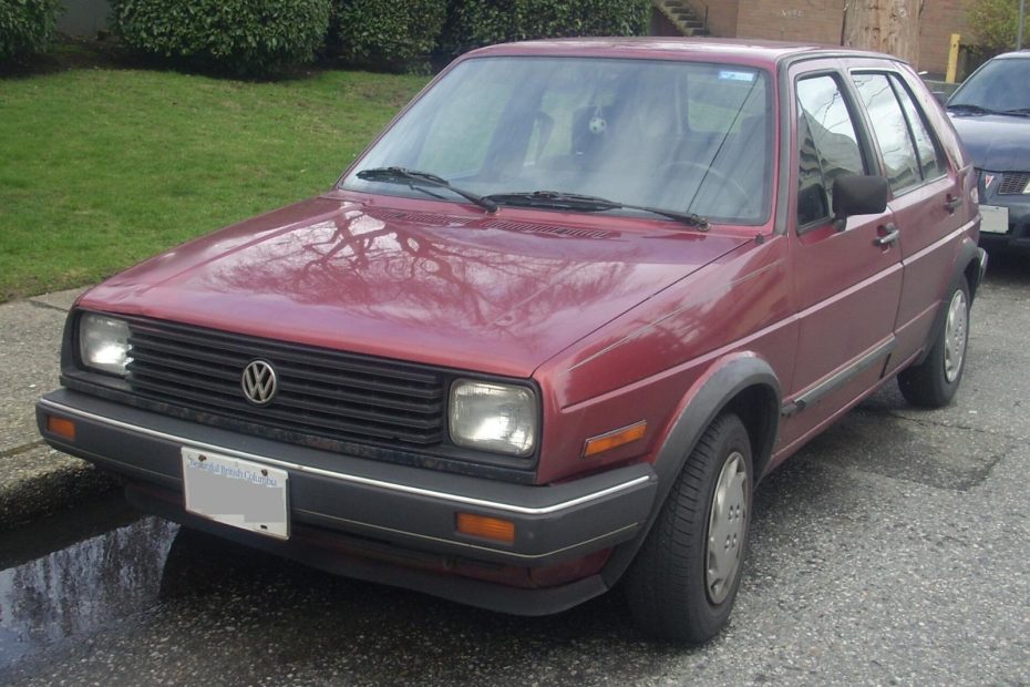 VW Golf II mit kleinen Stossfaengern in Frontansicht