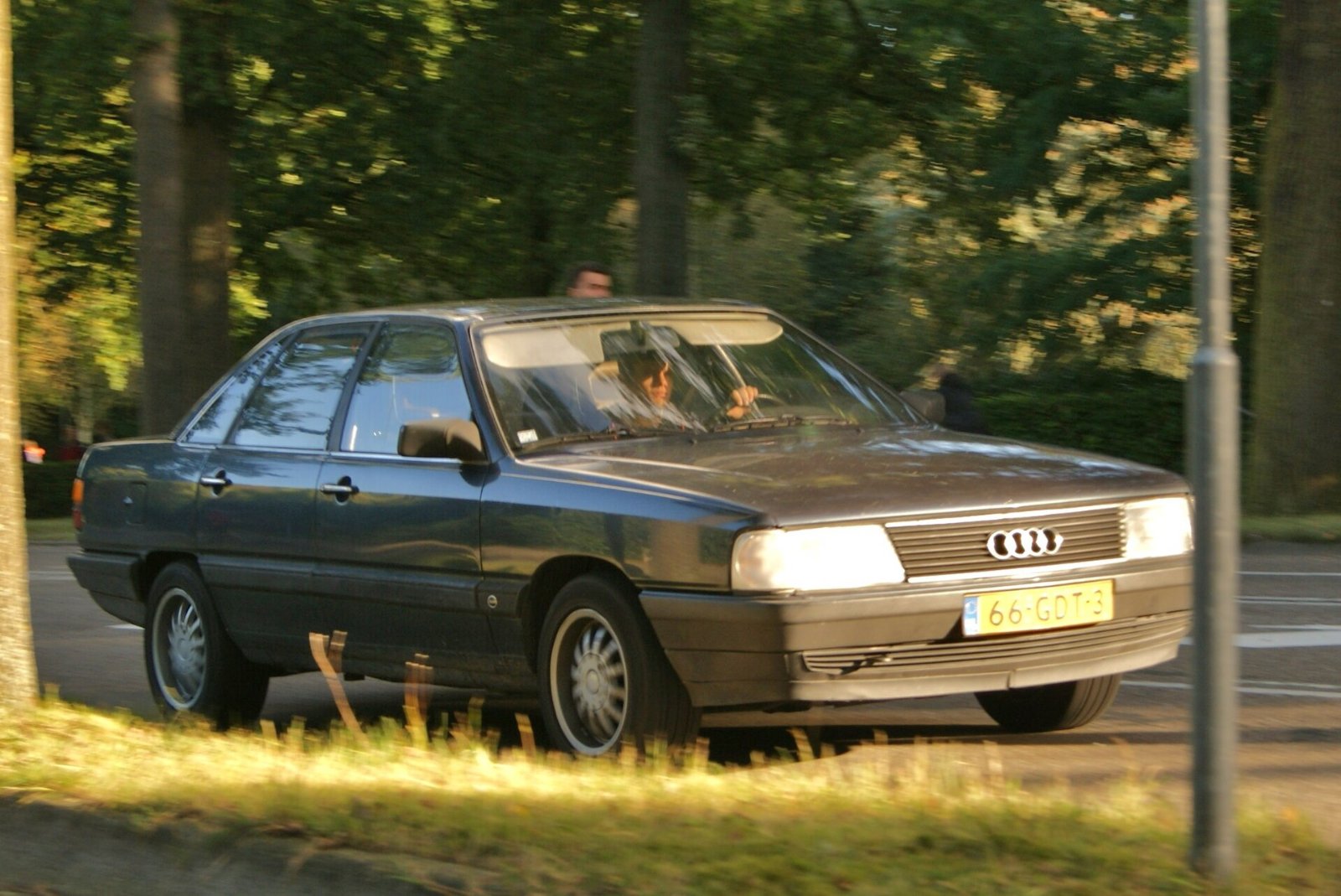 Audi 100 der Baureihe C3 als Limousine, Baujahr 1983