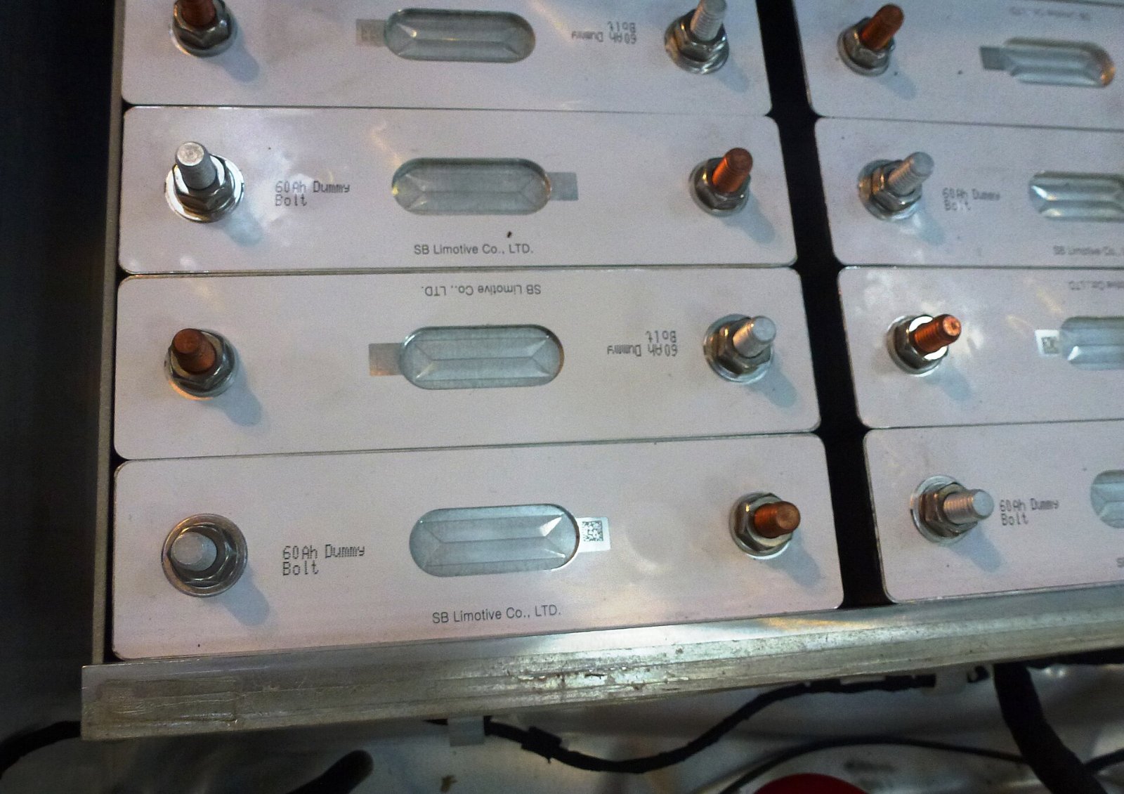 Prismatic lithium-ion cells and a module of the BMW i3 with cell connectors