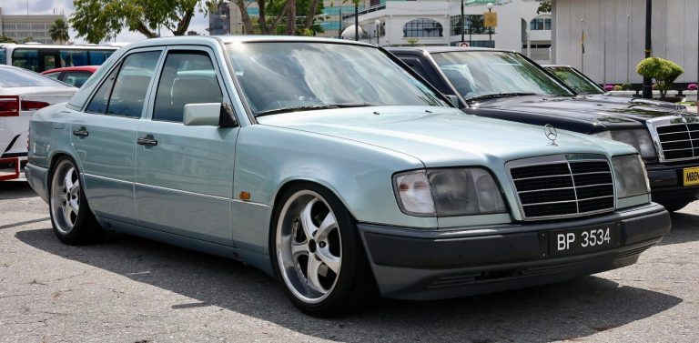 Mercedes-Benz W124 Limousine in Dreiviertelansicht