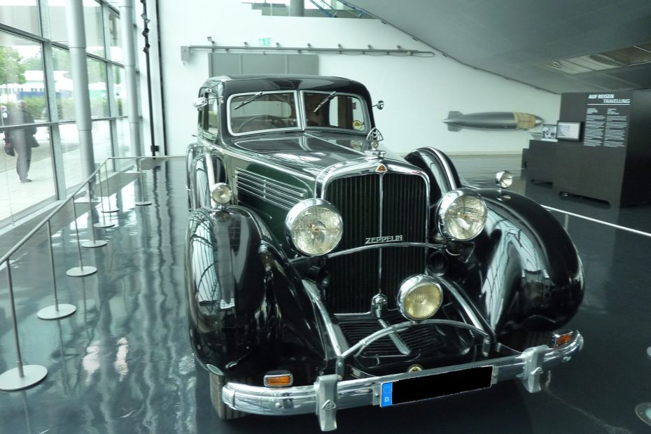 Maybach Zeppelin DS 8 als Limousine in Seitenansicht