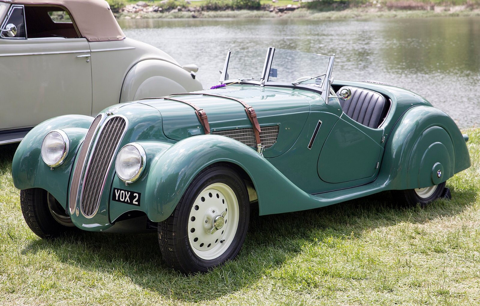BMW 328 von vorn mit hoher schmaler Doppelniere