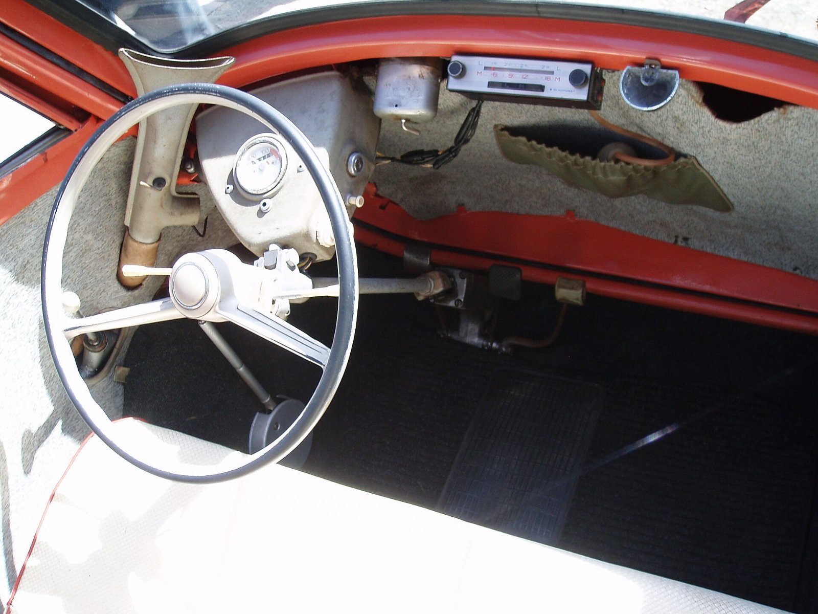 BMW Isetta von vorn mit Frontt&uuml;r und ohne K&uuml;hlergrill